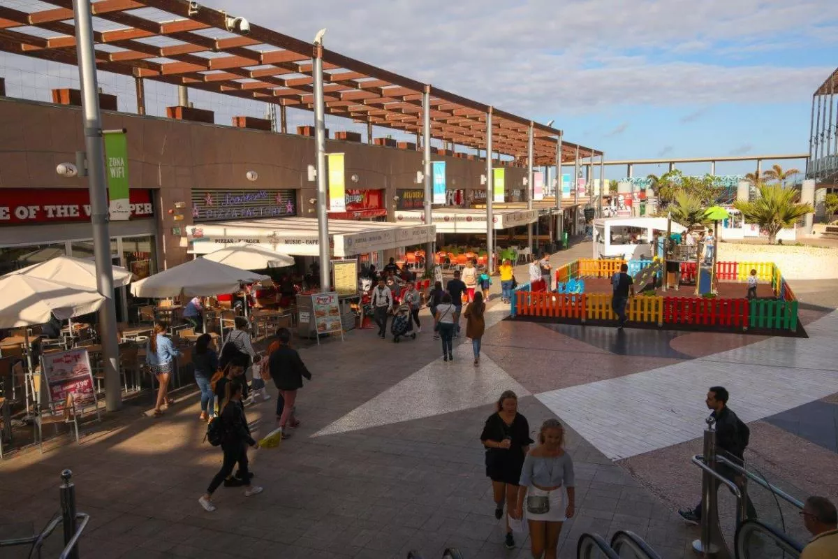 Centro Comercial Las Terrazas, en Telde (Gran Canaria. Imagen de Archivo