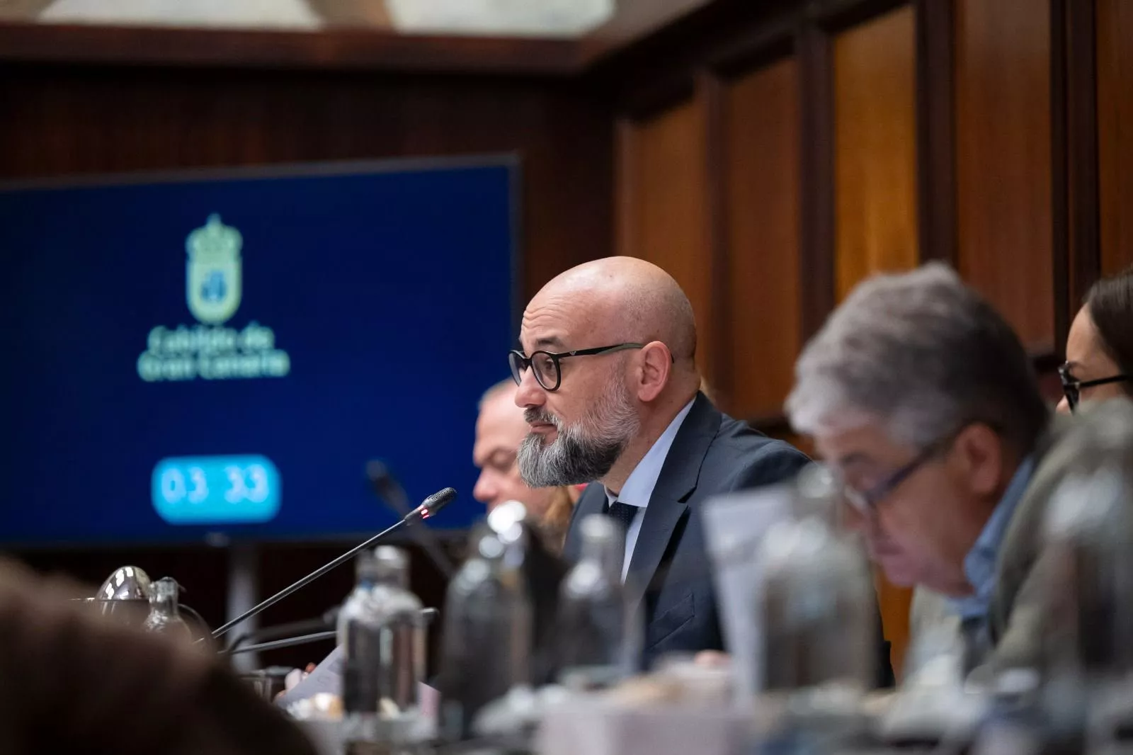 El consejero de Deportes del Cabildo de Gran Canaria, Aridany Romero, durante el pleno del Cabildo. IID