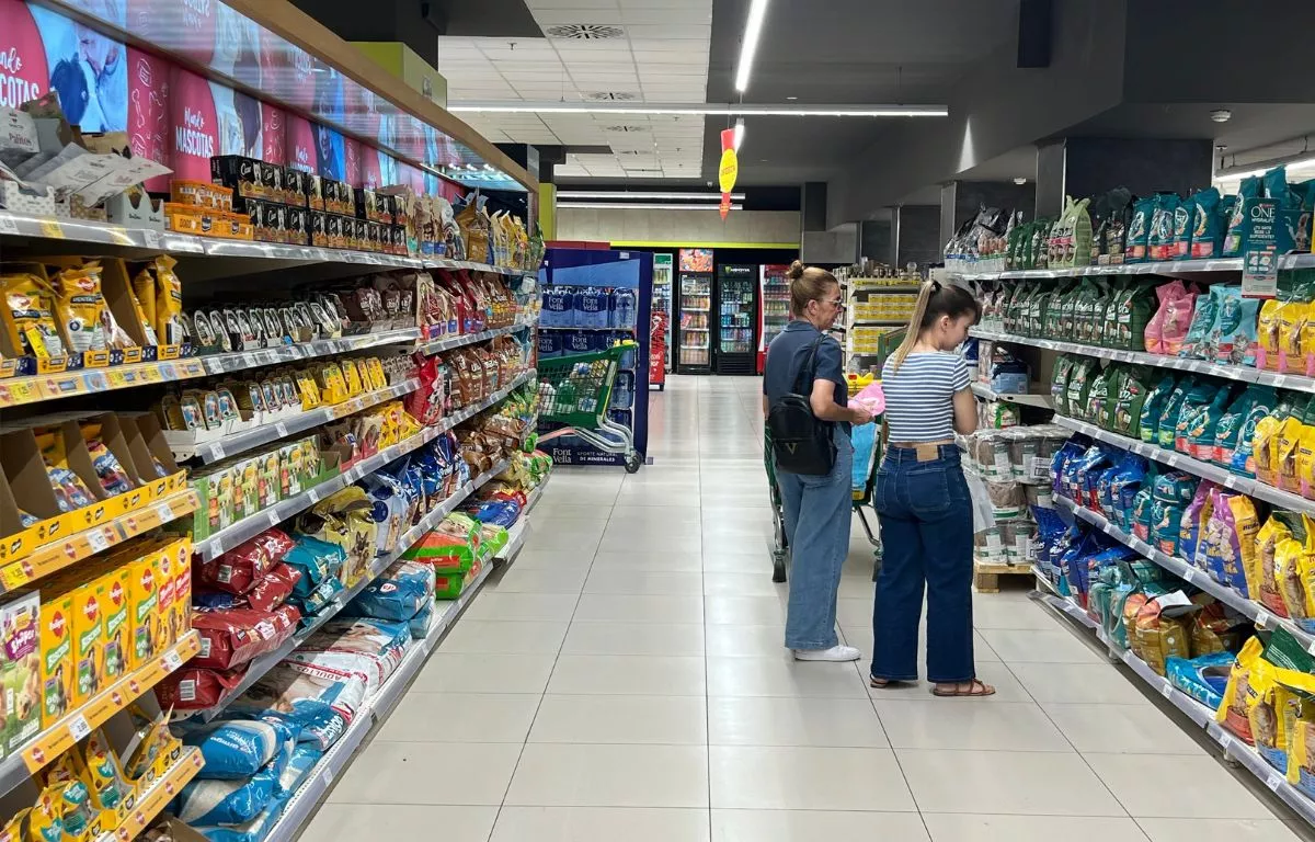 Sección de mascotas de un establecimiento Hiperdino. AH