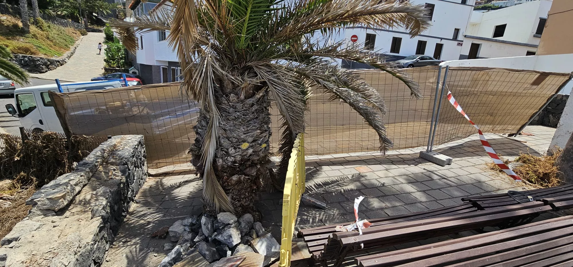 San Juan de la Rambla actúa en el mirador de Los Roques tras detectar corrosión y daños en la estructura. / SAN JUAN DE LA RAMBLA