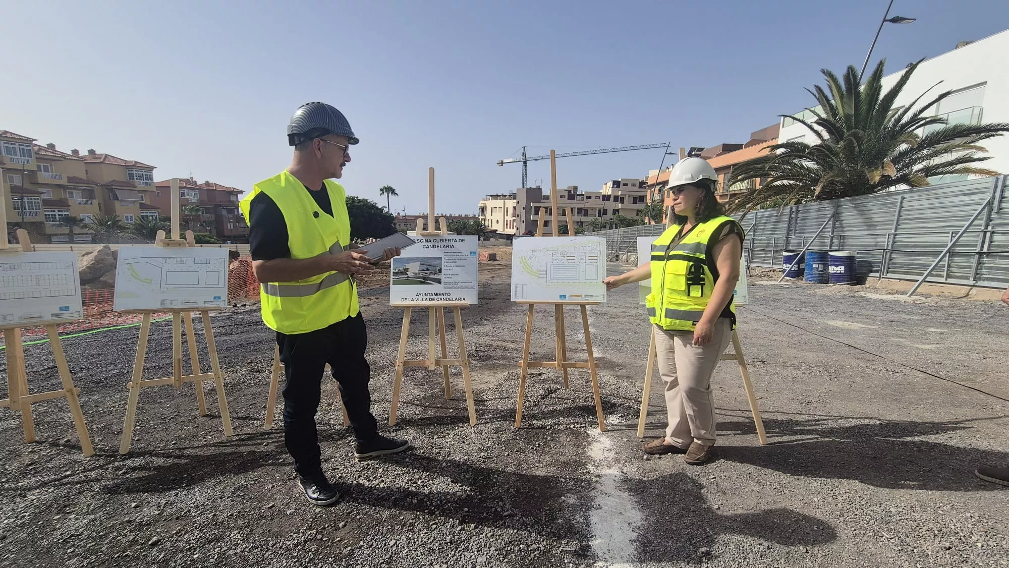 Candelaria presenta las obras de la piscina en la parcela donde estará ubicada la edificación. / AYUNTAMIENTO DE CANDELARIA 