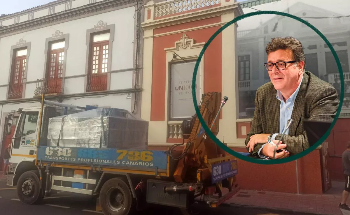 José Carlos Acha, consejero del Cabildo de Tenerife, sobre fondo del Teatro Unión Tejina |MONTAJEAH