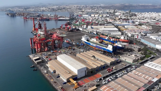 Instalaciones de Astican en el Puerto de Las Palamas. / ASTICAN Instalaciones de Astican en el Puerto de Las Palamas. / ASTICAN