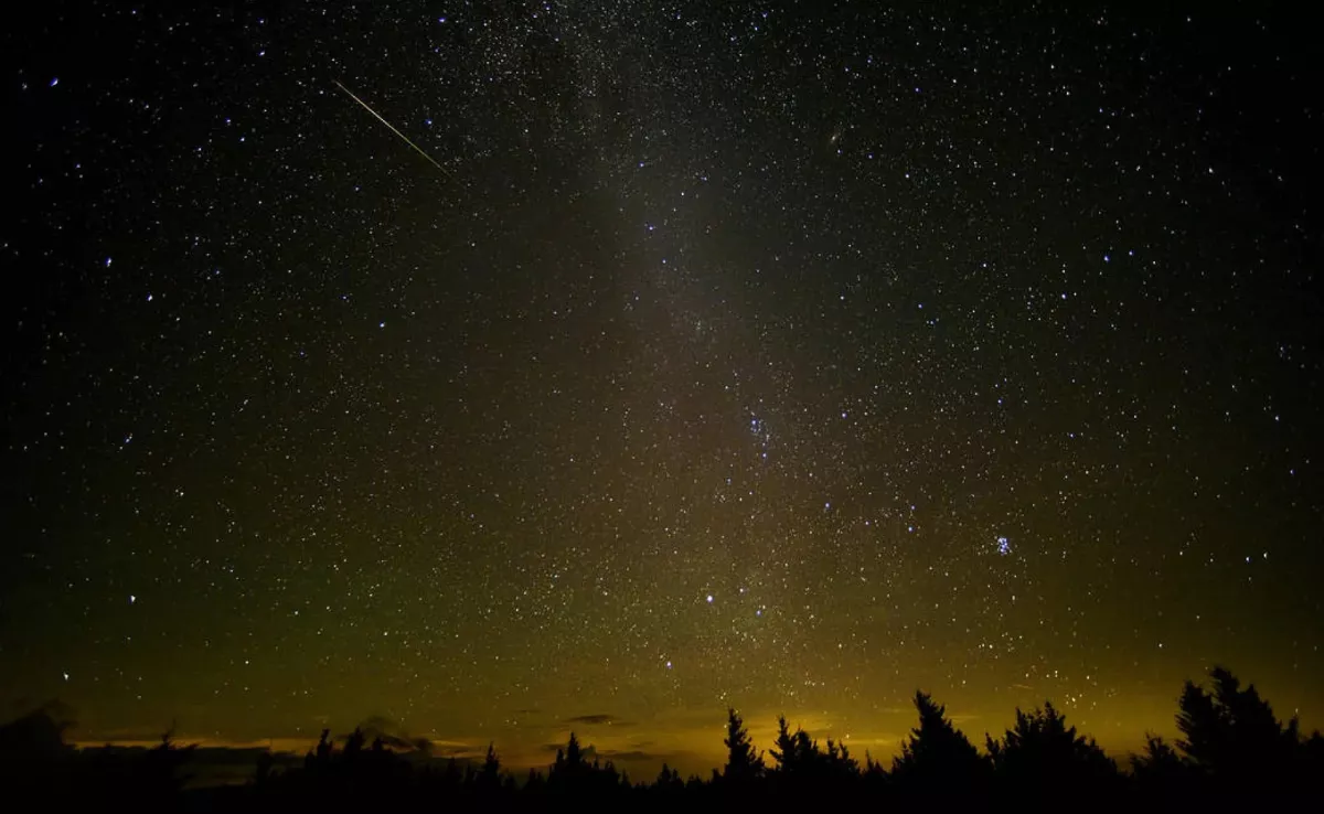 Imagen durante la noche de las Perseidas / NASA