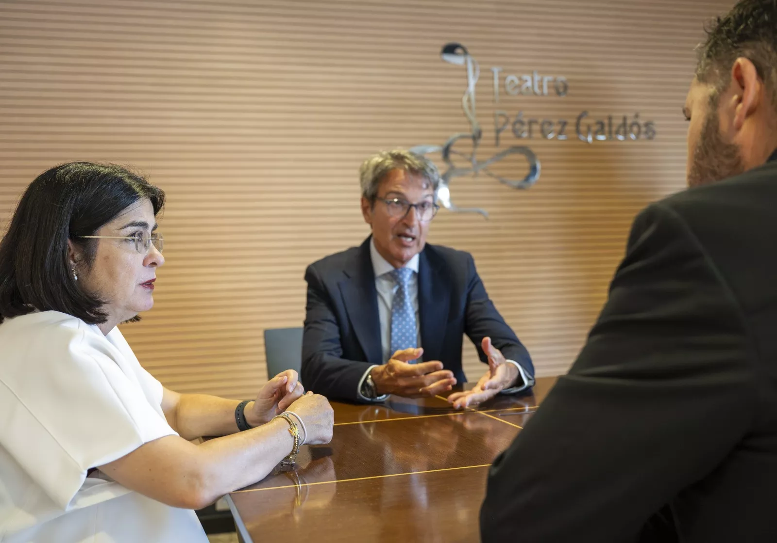 Carolina Darias recibe al nuevo director general de la Fundación Auditorio y Teatro, Zoilo Alemán. AYUNTAMIENTO LPA