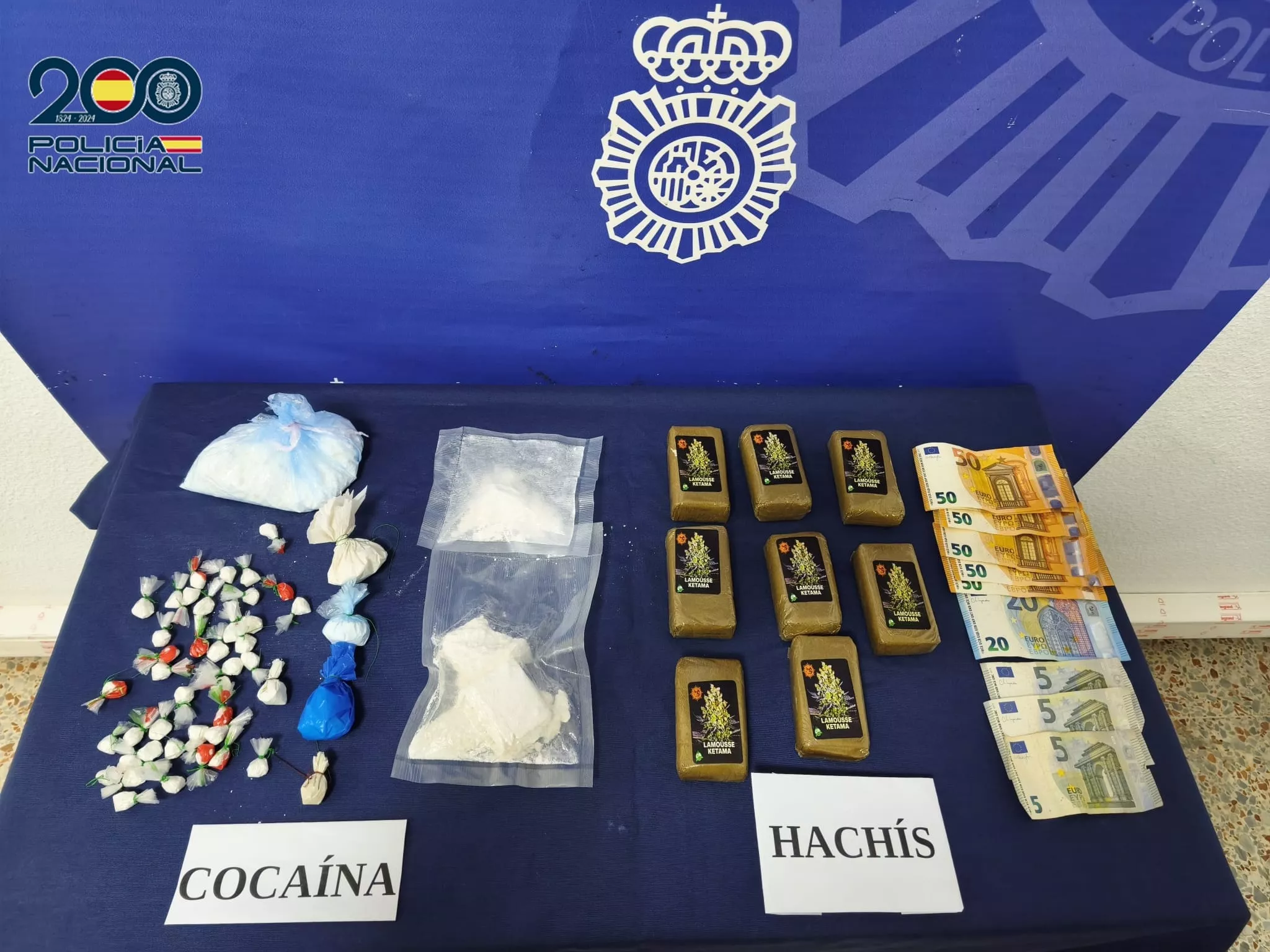 Imagen de cocaína y hachís incautada en La Laguna. / POLICÍA NACIONAL