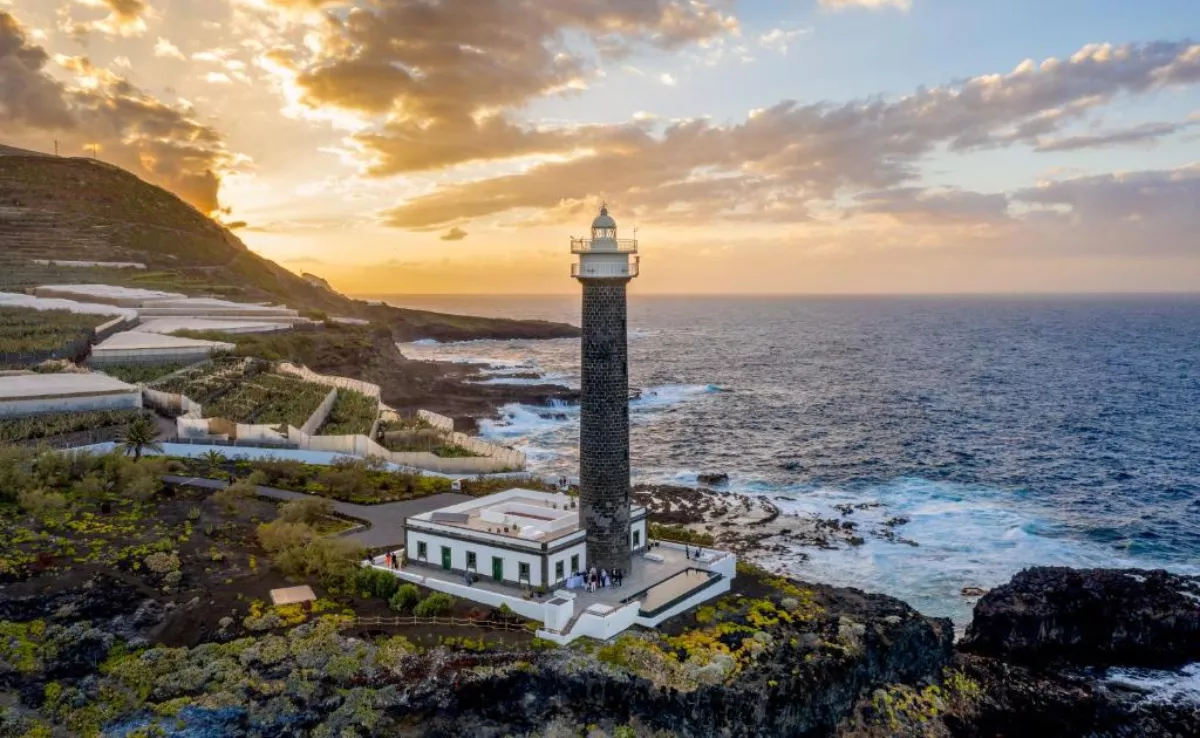 Faro de Punta Cumplida en La Palma / BOOKING
