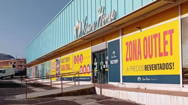 Exterior de la tienda que ha empezado a vender paquetes sorpresa / ATLÁNTICO HOY
