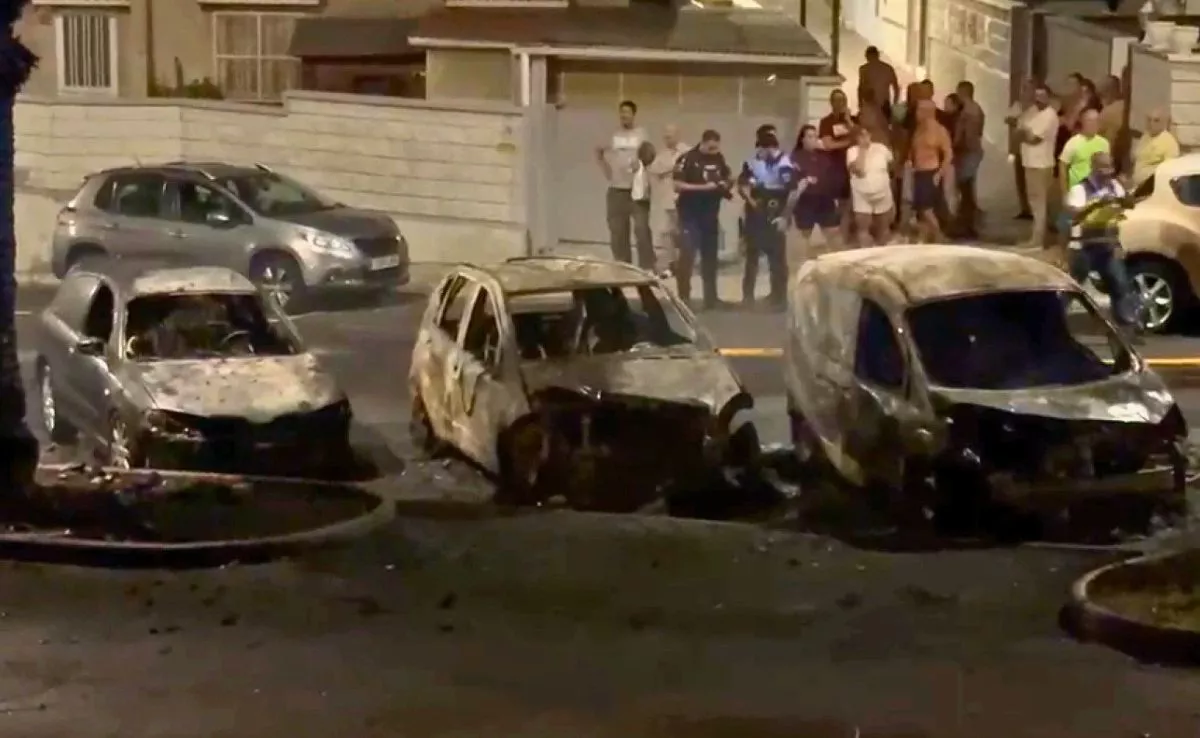 Algunos de los coches quemados en Somosierra |COPE
