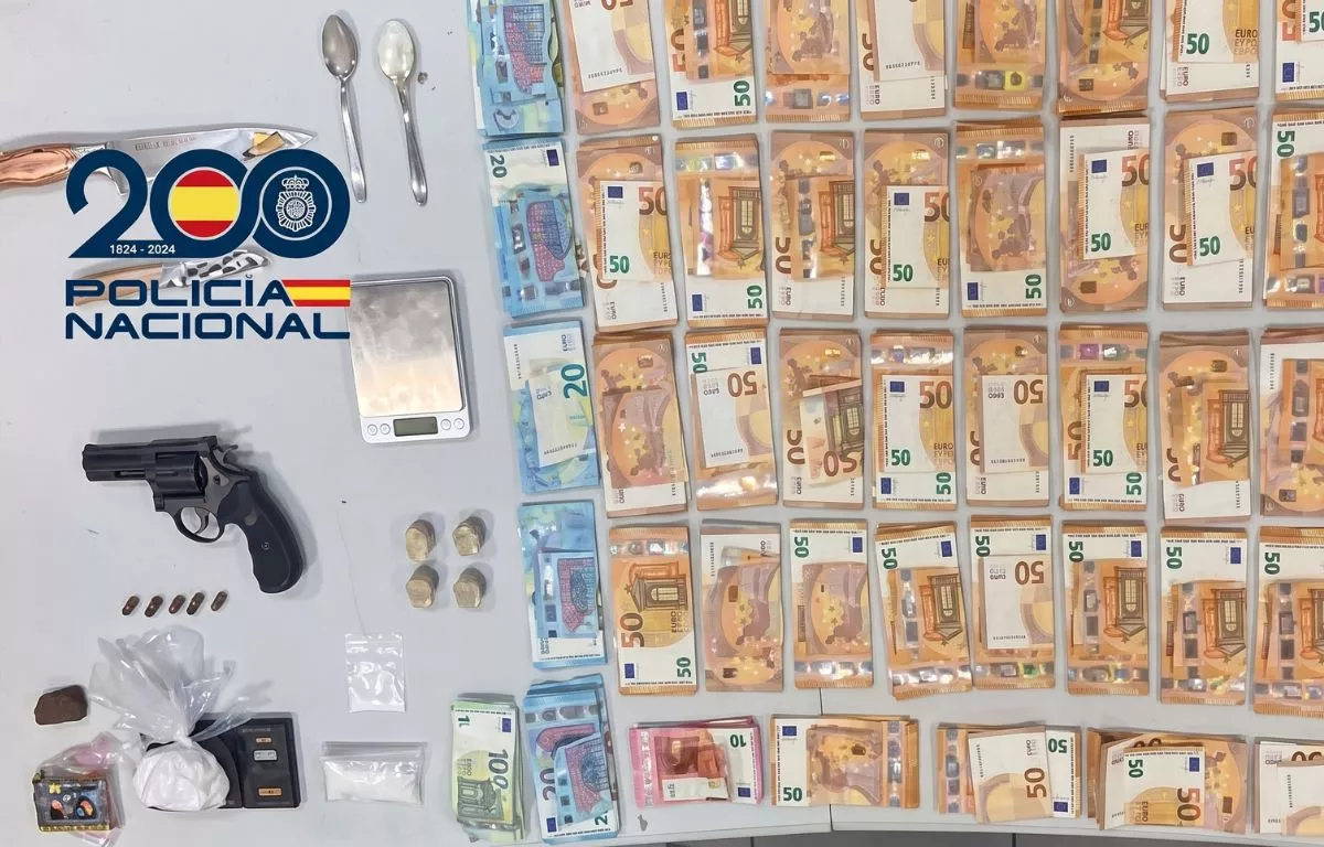 Golpe al narcotráfico en Gran Canaria: cinco detenidos y un revólver intervenido. POLICÍA NACIONAL