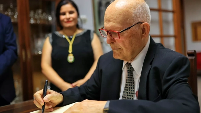 Eligio Hernández, tras el pregón de las fiestas en honor a la Virgen de Candelaria. / AH Eligio Hernández, tras el pregón de las fiestas en honor a la Virgen de Candelaria. / AH