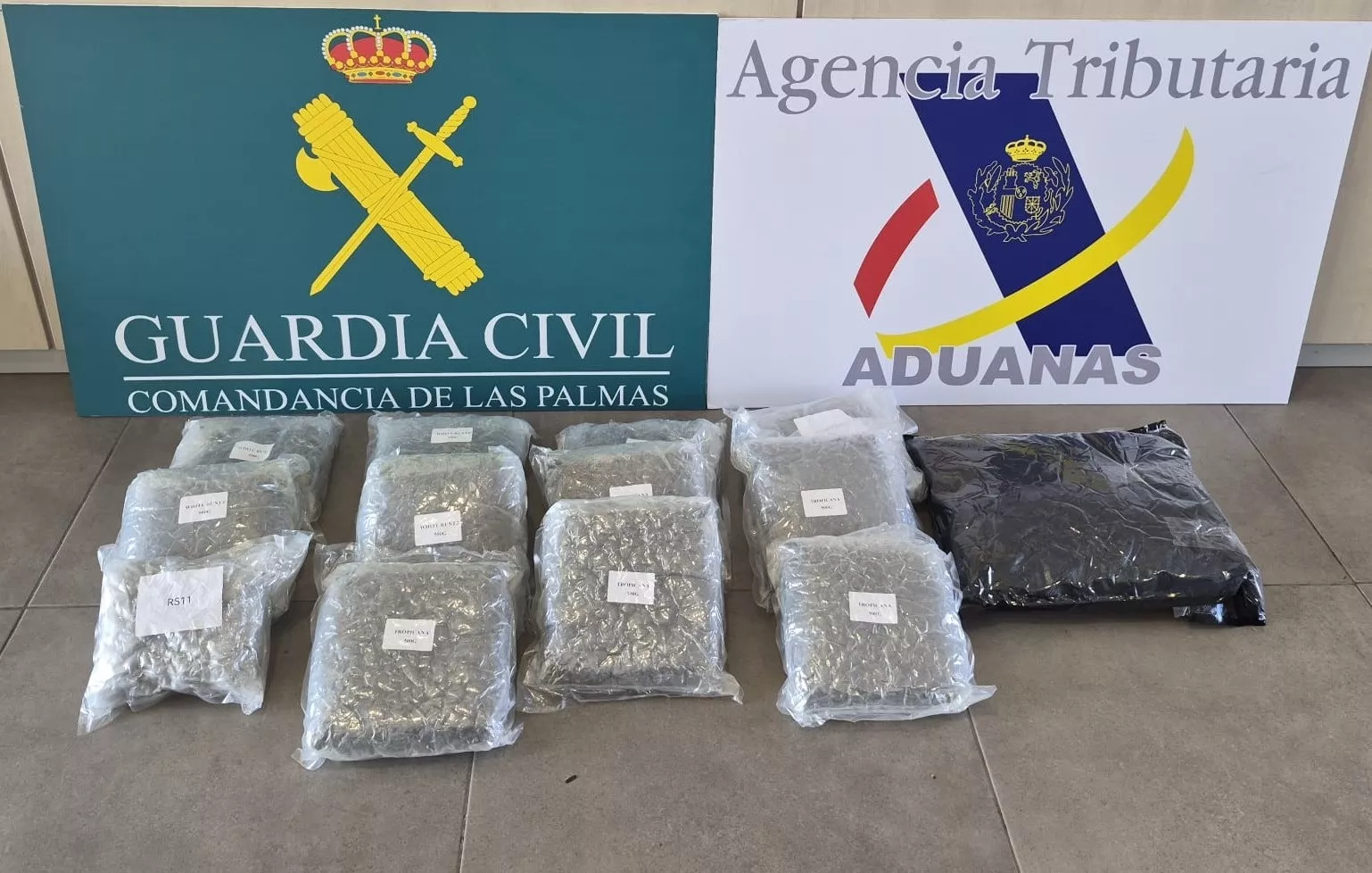 Pillado en el Aeropuerto de Gran Canaria con casi 8 kilos de marihuana en el equipaje. GUARDIA CIVIL