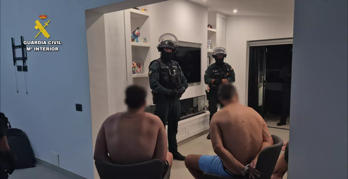 Imagen de dos de los detenidos en la operación  GUARDIA CIVIL 