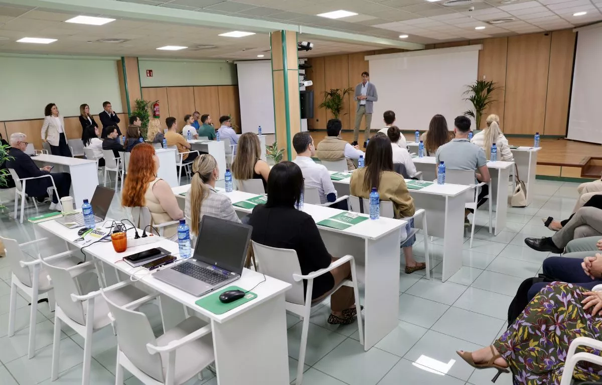 HiperDino selecciona talento para su programa de formación remunerada 'Escuela de Mandos'. CEDIDA