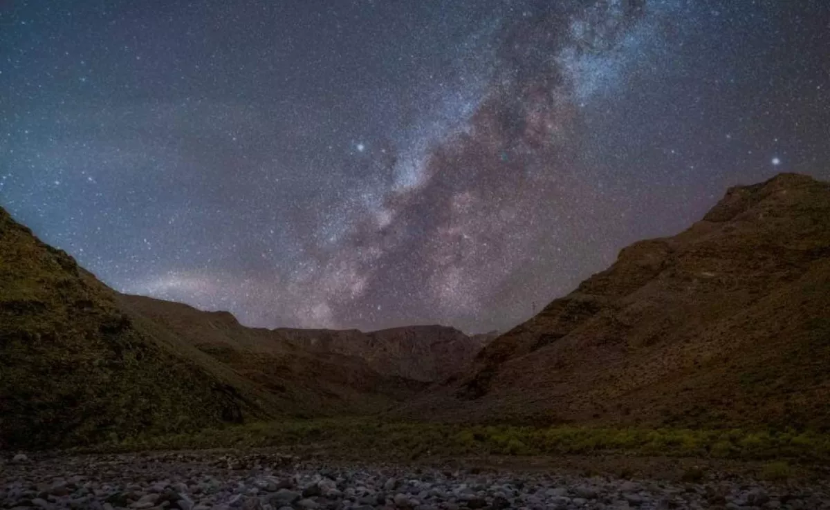 Playa del Medio durante la noche / TURISMO DE LA GOMERA