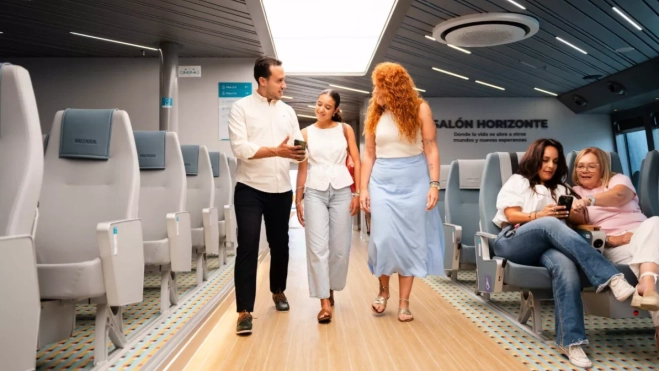 Pasajeros utilizando el sistema EasyPass. / BALEÀRIA