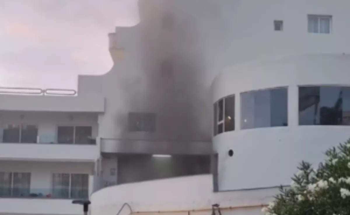 Incendio en el complejo hotelero La Pinta. / REDES