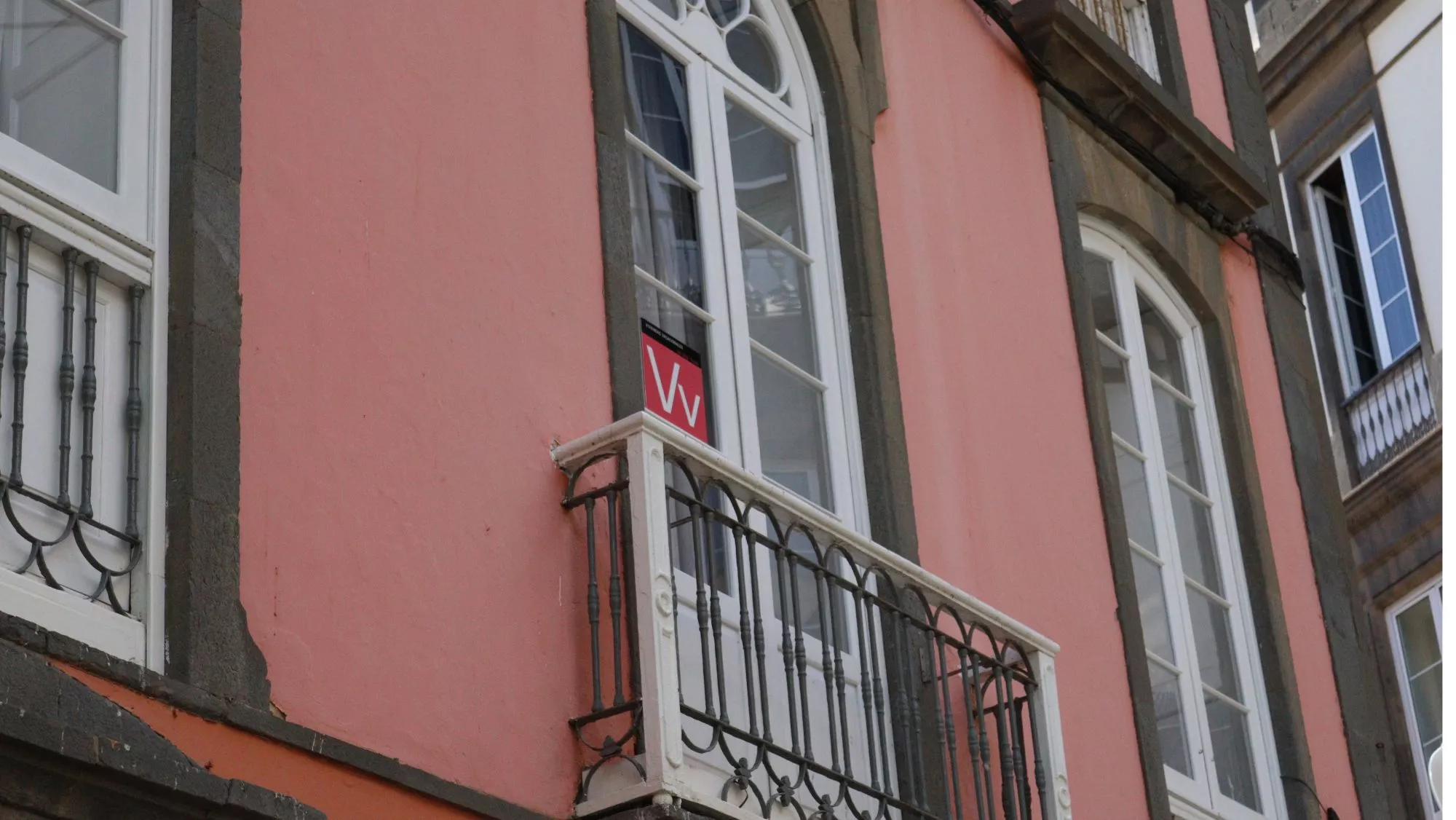 Cartel de vivienda vacacional. / AINOHA CRUZ-AH