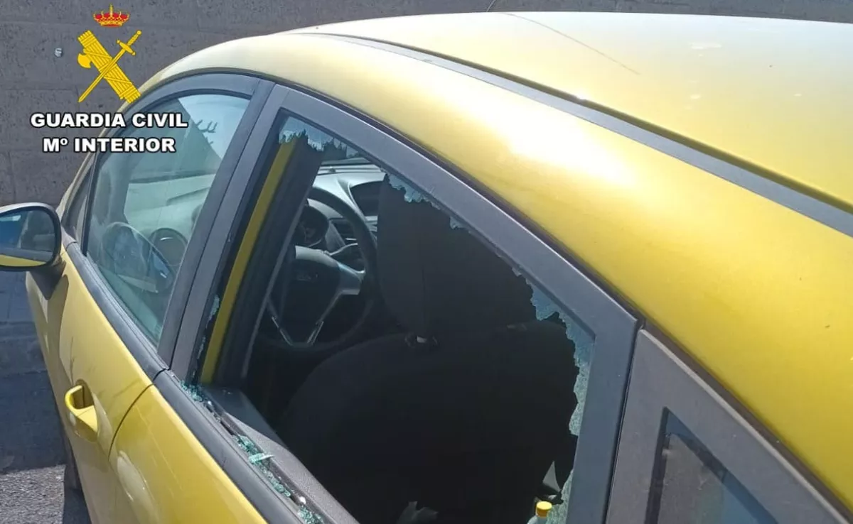 Robo en un coche en el entorno de la playa de La Tejita. / GUARDIA CIVIL 