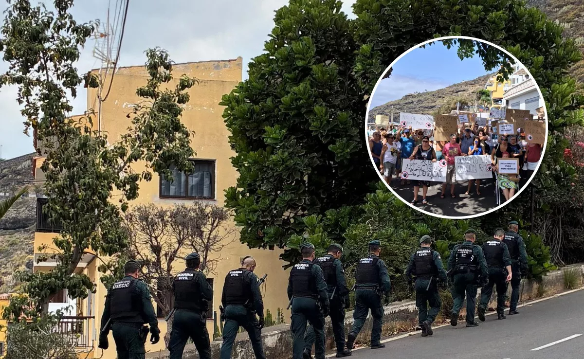 Una de las movilizaciones de los vecinos de El Pris junto a una imagen de la USECIC. / AH