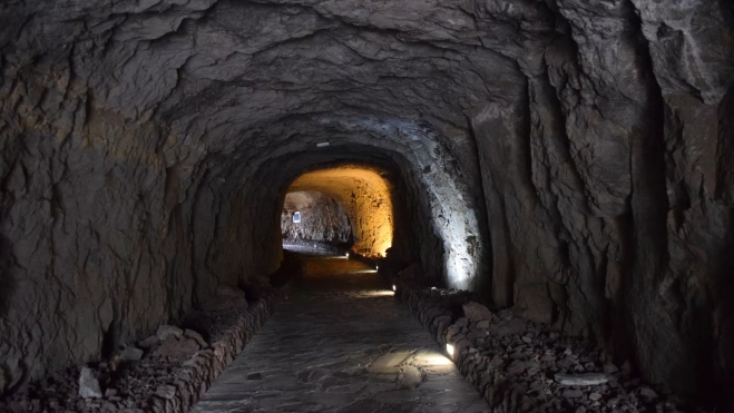 Túnel de acceso al mirador y al restaurante, propiedad del Cabildo de Gran Canaria. AH Túnel de acceso al mirador y al restaurante, propiedad del Cabildo de Gran Canaria. AH