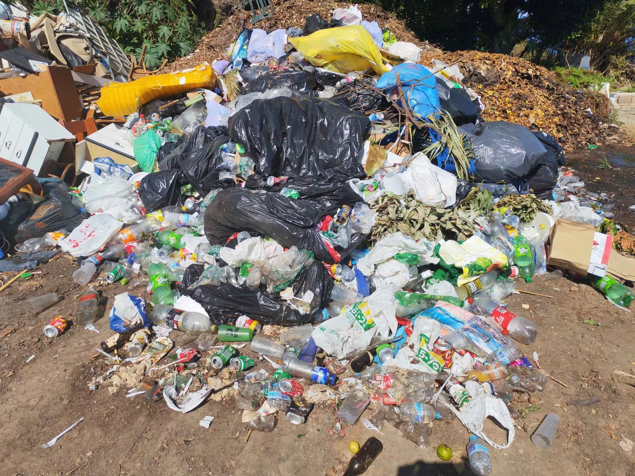 Imagen de un supuesto vertedero ilegal denunciado por el PSOE de San Juan de la Rambla que el ayuntamiento niega que sea. / PSOE 