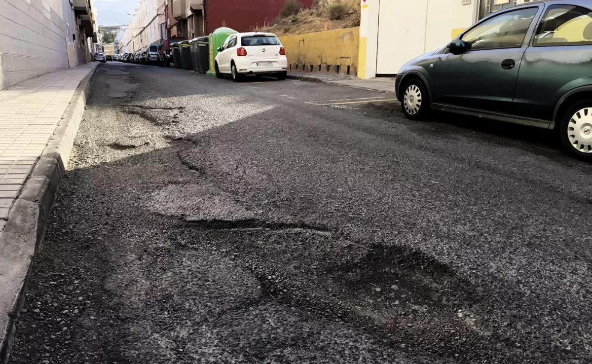 Baches en una de las calles de La Herradura (Telde) / A. MARTÍNEZ - ATLÁNTICO HOY