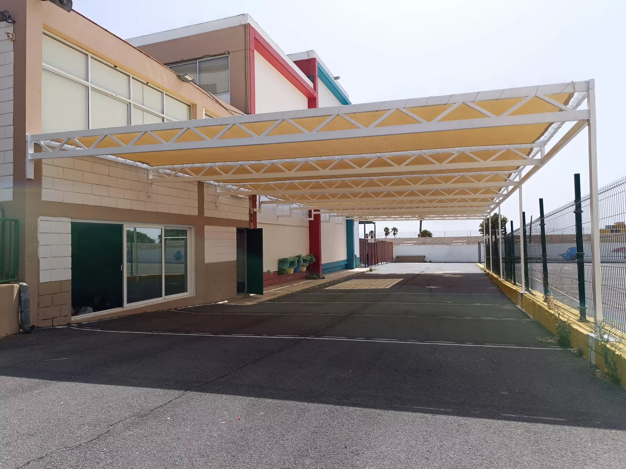 Zona de sombra CEIP Fernando III. / CEDIDA