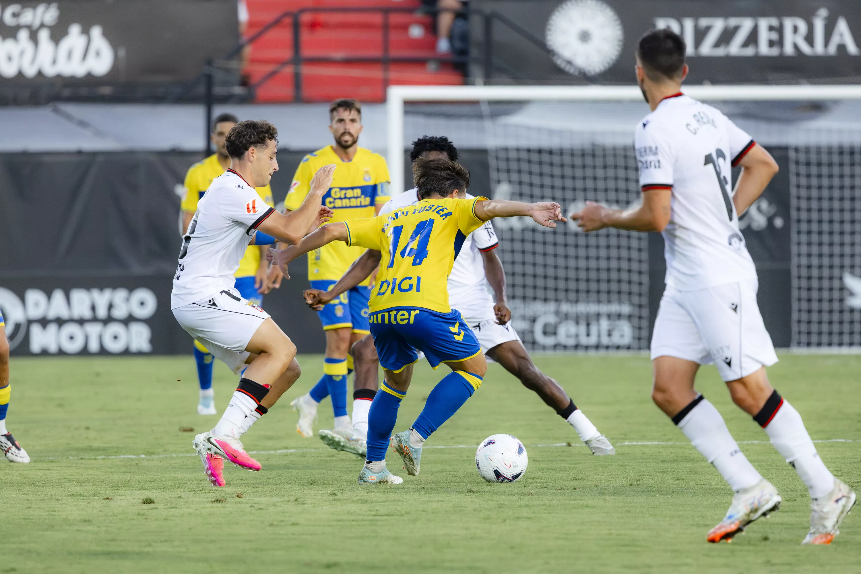Momento del partido de la UD Las Palmas contra el Ceuta. / UD LAS PALMAS