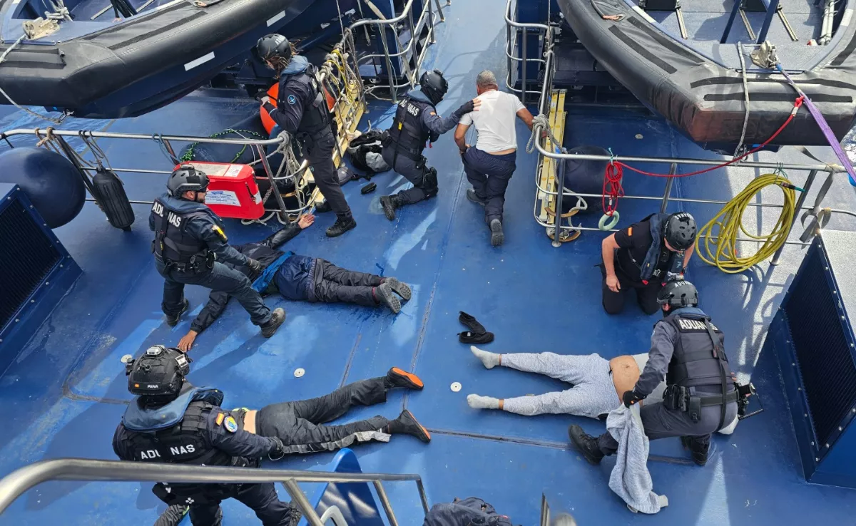 Imagen de una operación de la vigilancia aduanera en Canarias / CEDIDA