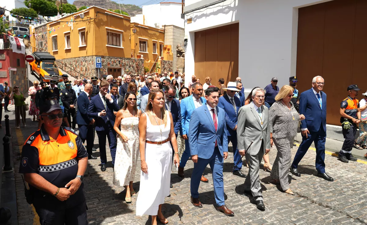 La autoridades de San Bartolomé de Tirajana, durante la procesión en la fiestas de Tunte. / AH