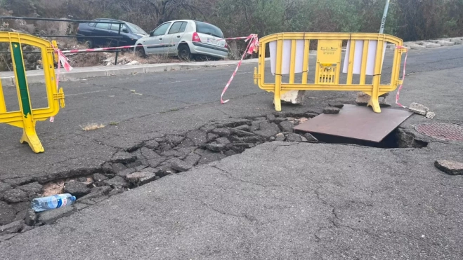 Imagen del asfalto hundido en Tamaimo, Santiago del Teide / LUNA MOYA - AH Imagen del asfalto hundido en Tamaimo, Santiago del Teide / LUNA MOYA - AH