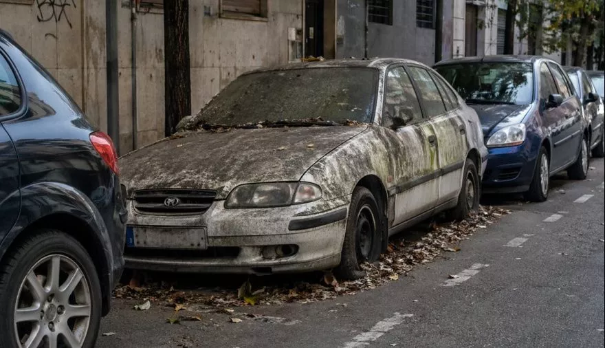 Imagen de un coche abandonado en Puerto de la Cruz. / AYUNTAMIENTO DE PUERTO DE LA CRUZ