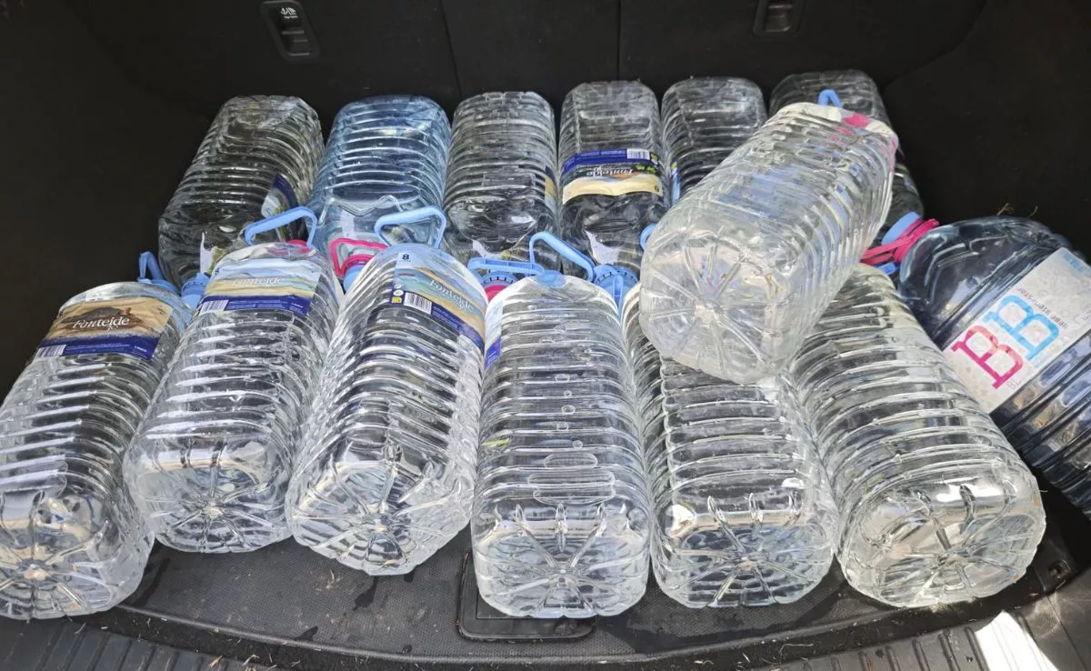 14 garrafas de agua para el consumo diario en una vivienda en Cruz del Señor| CEDIDA