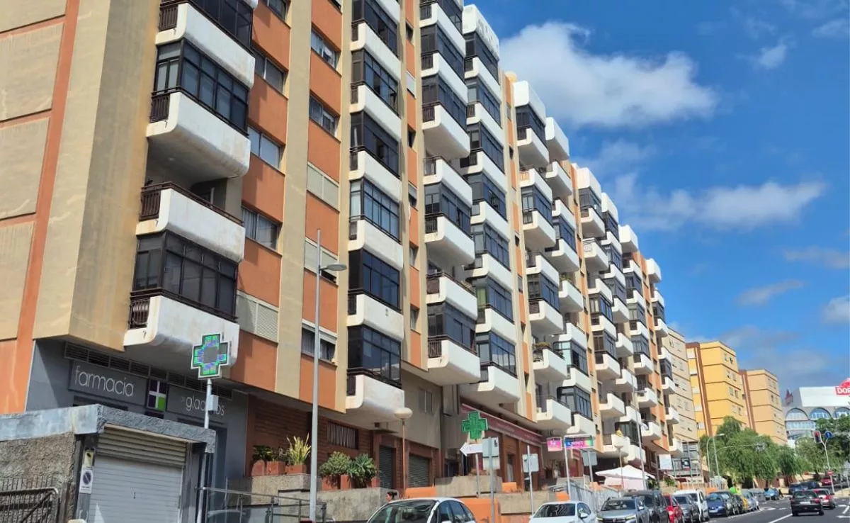 Edificios afectados por la presión de agua en la calle Alcalde Mandillo Tejera, en Santa Cruz | CEDIDA
