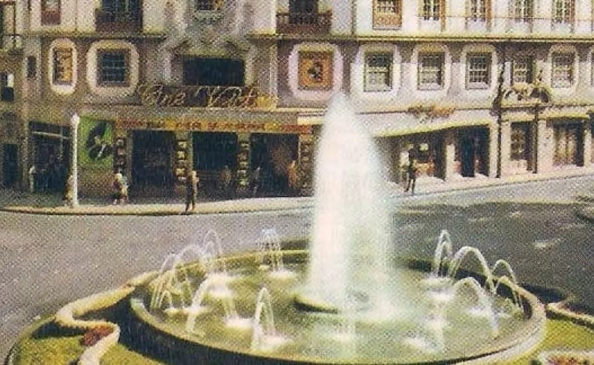 Imagen histórica de los Cines Víctor, en el centro de Santa Cruz de Tenerife./ CEDIDA POR JULÍAN HERNÁNDEZ