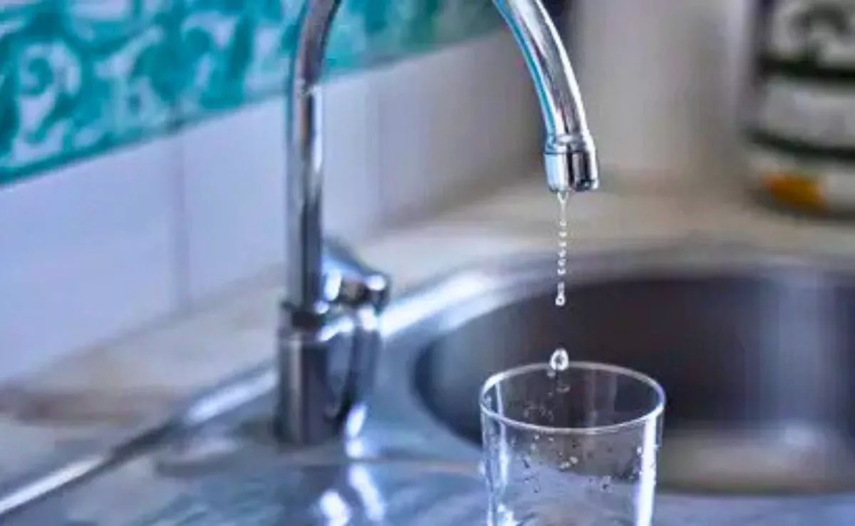 Grifo con apenas una gota de agua |REDES