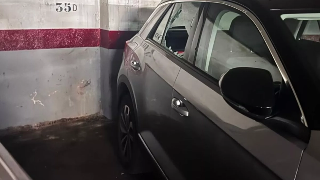 Coche vandalizado en el garaje Coche vandalizado en el garaje