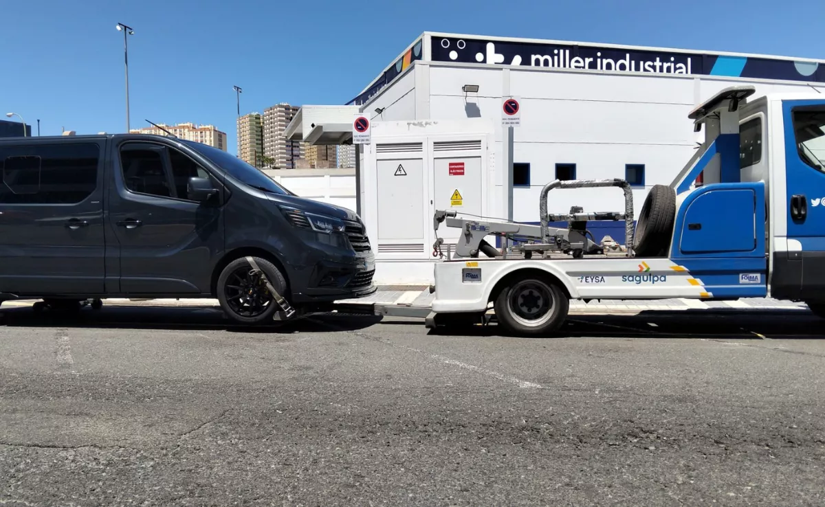 La furgoneta, en la ITV. / POLICÍA LOCAL