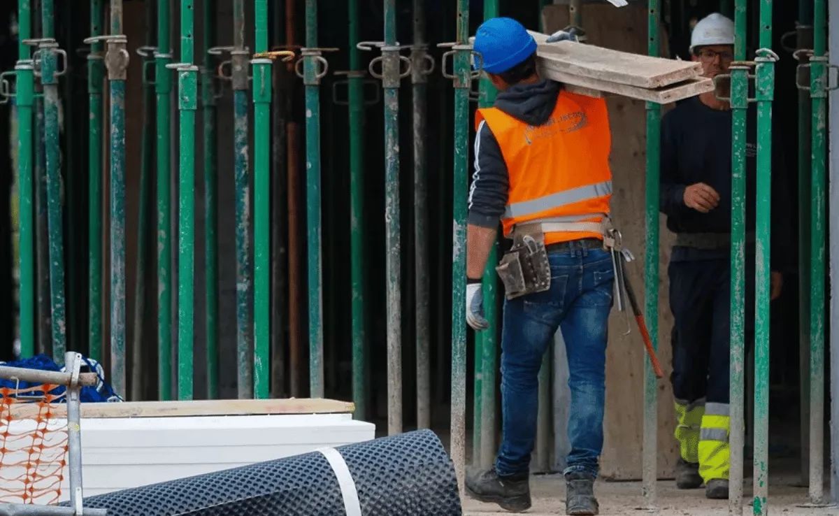 Imagen de un trabajador de la construcción / EFE