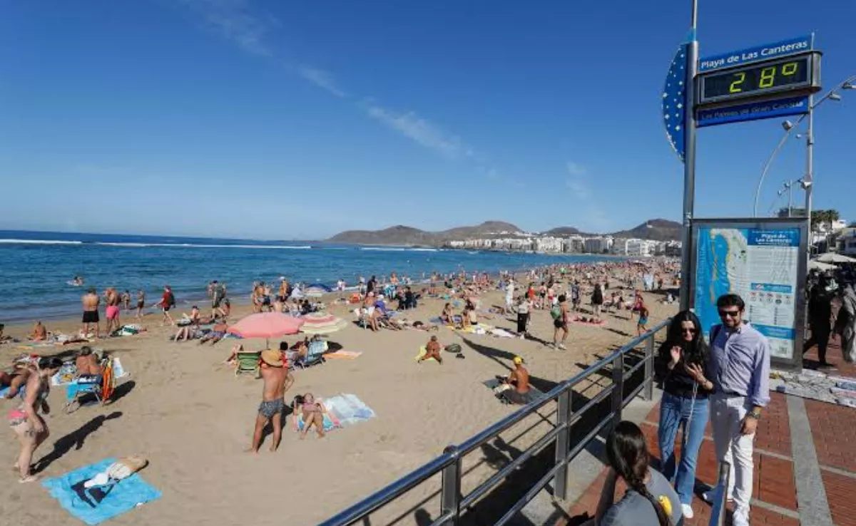 Imagen de la playa de Las Canteras / EFE