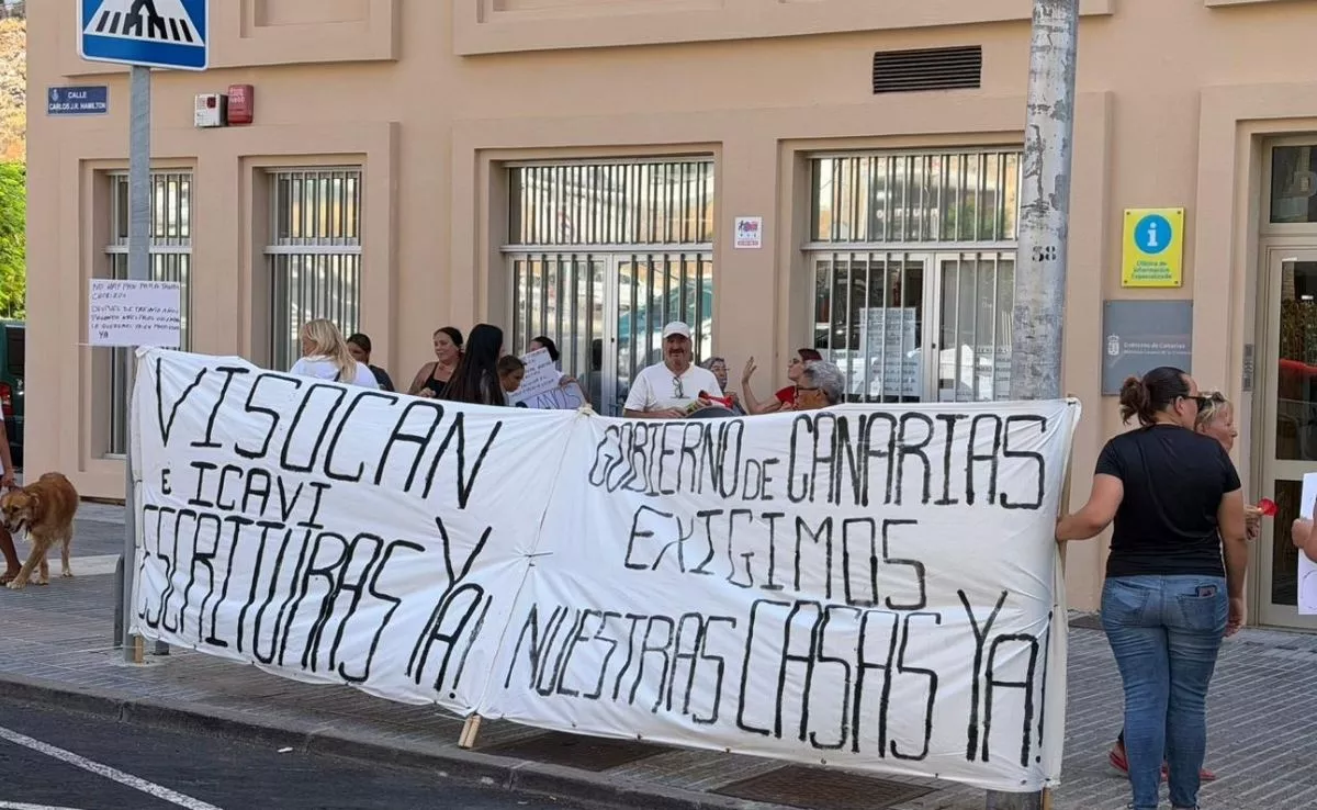 Concentración de la plataforma Viviendas Sociales en Lucha en  Santa Cruz de Tenerife|AH