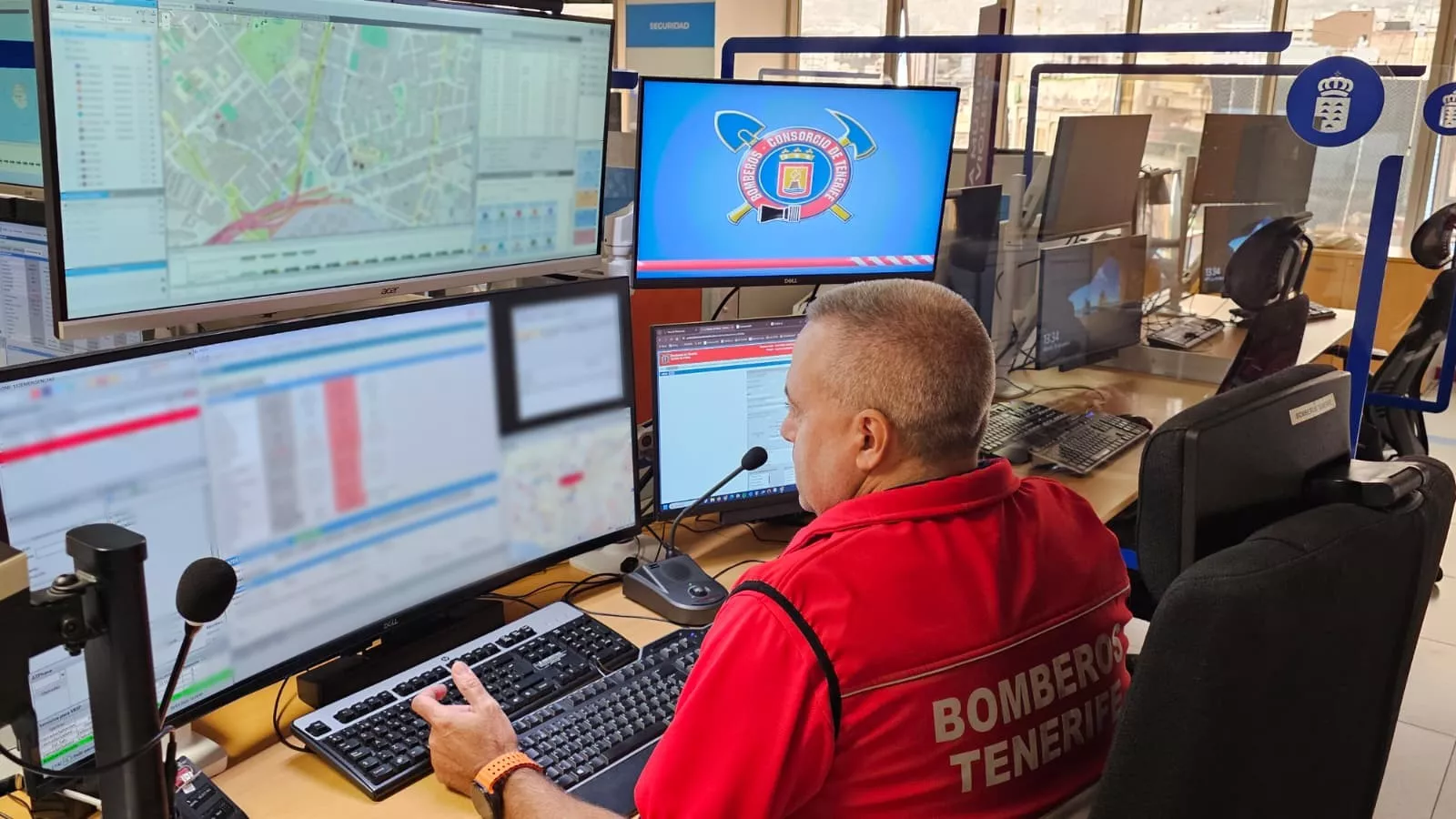 Trabajador de Bomberos de Tenerife. / CECOES