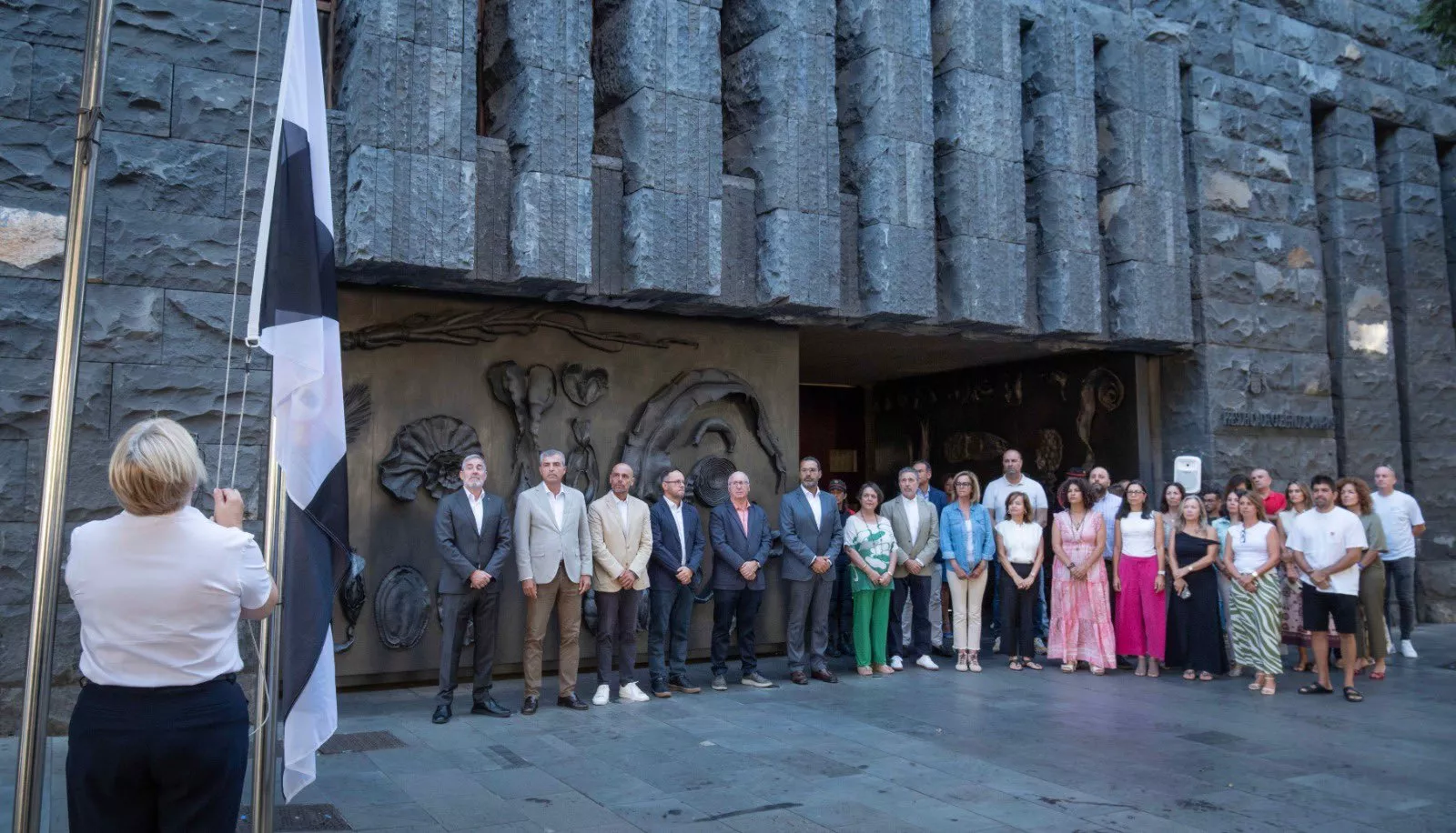 Canarias iza la bandera de Ceuta en solidaridad con la ciudad ante la crisis migratoria. GOBCAN