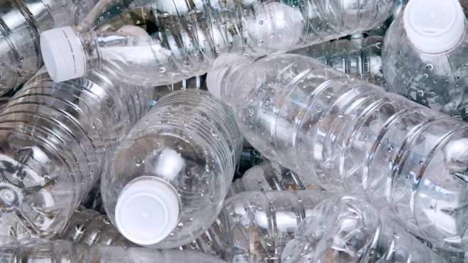 Imagen de unas botellas de plástico / CANVA Imagen de unas botellas de plástico / CANVA