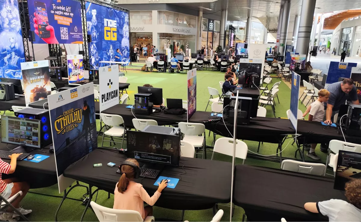 Asistentes prueban los juegos durante la inauguración del Gran Canaria Experience / CEDIDA
