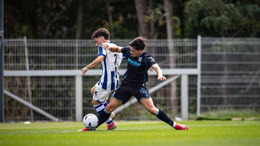 Momento del partido entre la Real Sociedad B y el Tenerife. / CD TENERIFE