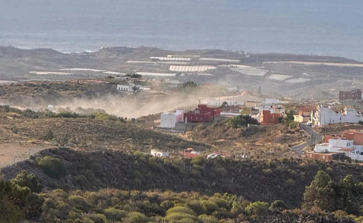 Imagen del polvo en aire provocado por la cantera de Los Cármenes./ CEDIDA por Begoña Correa (AMPA Chimisur)