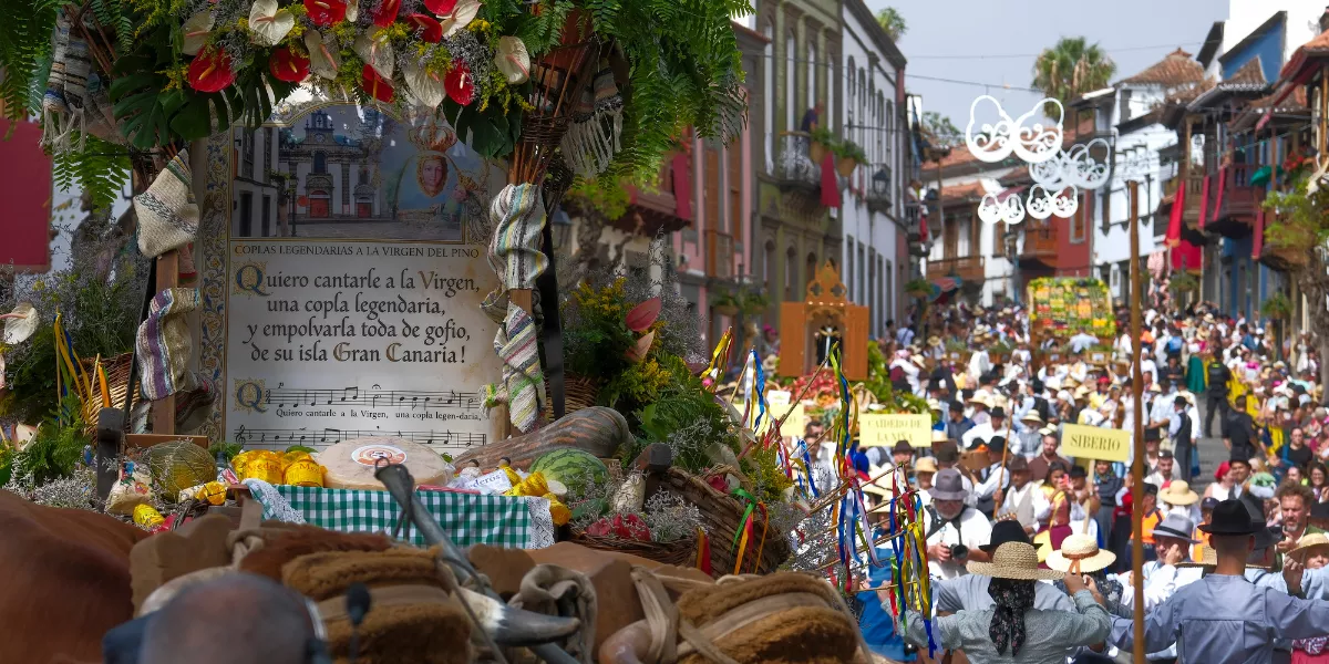 Romería Ofrenda a la Virgen del Pino, patrona de la isla, una fiesta que este año estrena su condición de Interés Turístico Nacional. EFE Angel Medina G.