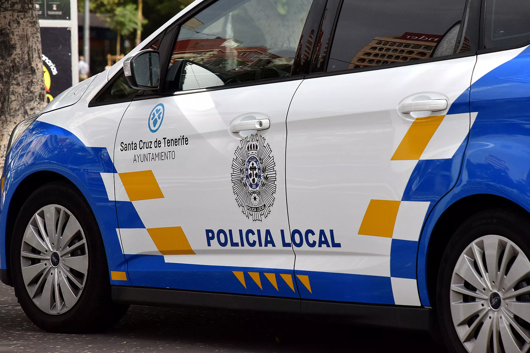 Un vehículo de la Policía Local de Santa Cruz de Tenerife. AH